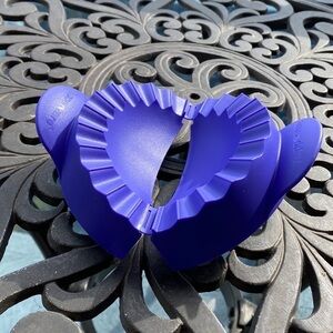 Tupperware - Blue Empanada Press Pastry Turnover Tart Maker